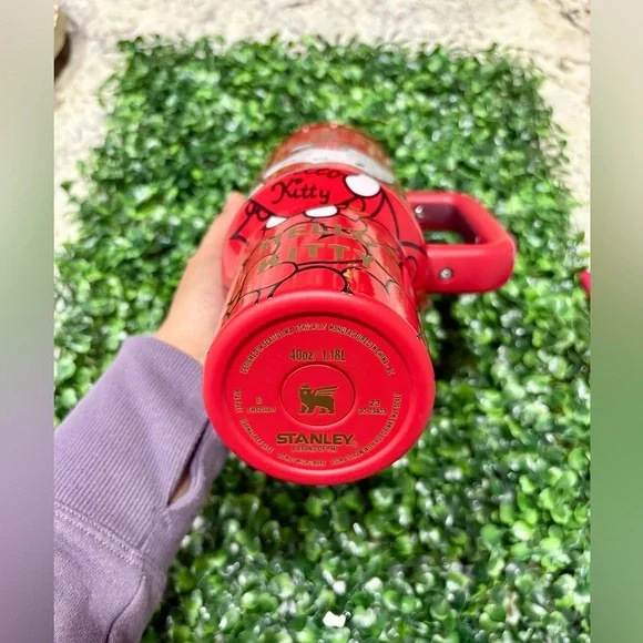 Hello kitty stanley 40 oz - Picture 4 of 6